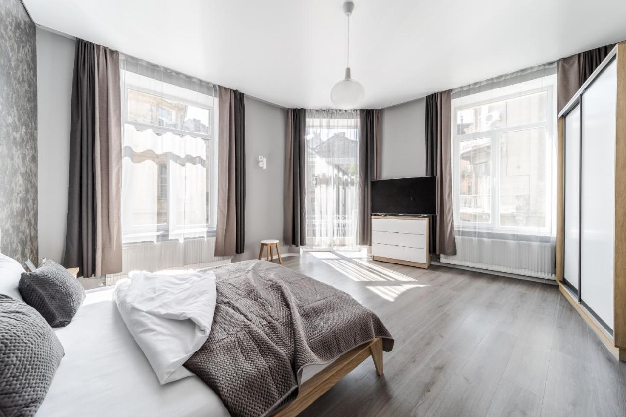 Inshiapartments On Popovycha Str 利沃夫 外观 照片